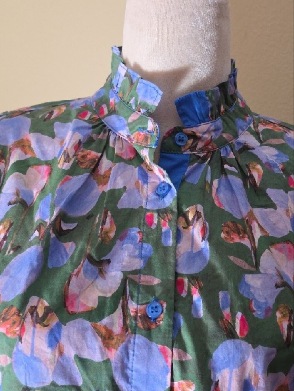 JODIFL Floral Cotton Button-Up Top in Green, Blue